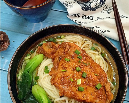 大排卤蛋面^Pork Chops & Egg in Noodle Soup