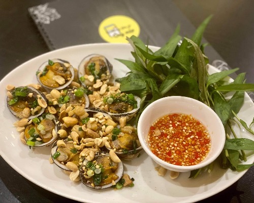 Flame Cockles Grilled with Spring Onion and Peanuts