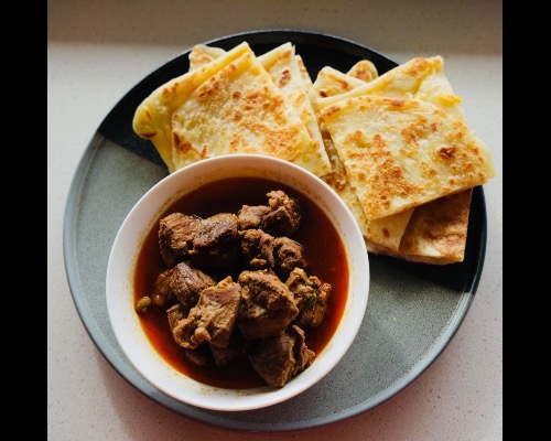 Egg Roti (Godhamba) 2pcs With Meat Curry