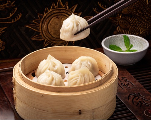 D02.Shanghai Juicy Pork Dumpling (6PCS) 上海小笼包