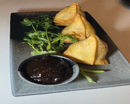 2 Veg Samosas With Tamarind Sauce