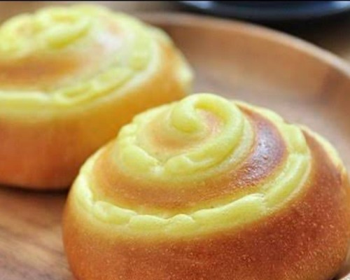 17. custrad cream bun