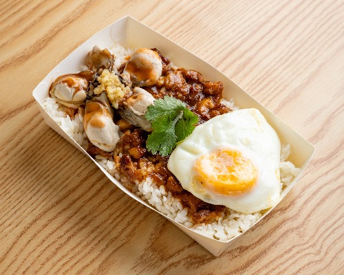 R3 蚵仔滷肉飯 / BRAISED PORK RICE WITH OYSTERS