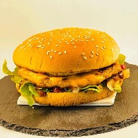 8.Lemongrass chicken Cheeseburger  with Black Truffle Sauce 黑松露香茅雞肉芝士汉堡