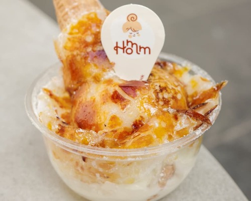 Coconut Brulee Mochi