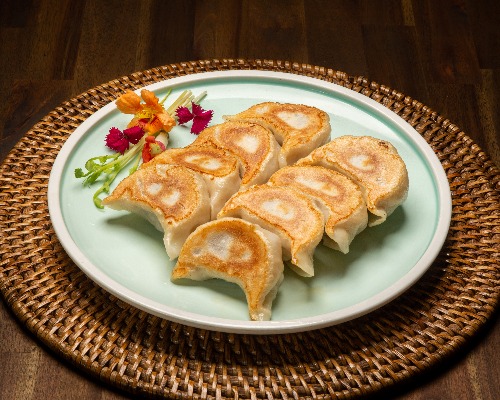 107. Pan Fried Pork & Chives Dumplings 猪肉锅贴 (8pcs)