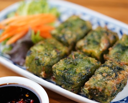 Kway Chai Tod(Chive fritters)