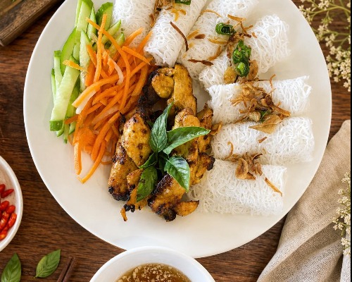 Banh Hoi grilled chicken (Fine woven rice vermicelli grilled chicken)