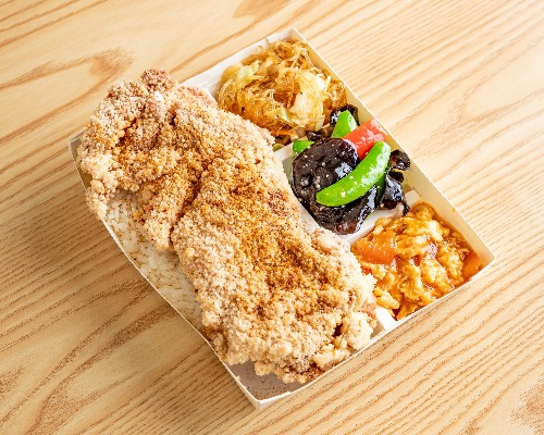 B9 古早味雞排便當/ TRADITIONAL FRIED CHICKEN BENTO