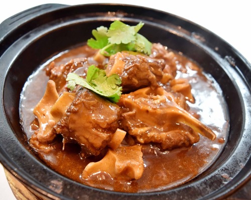 Stewed Oxtail牛尾煲