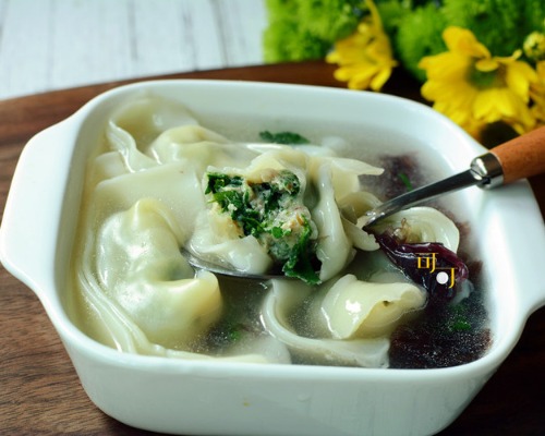 荠菜云吞汤面^Chinese Spinach & Pork Won Ton in Noodle Soup (8pcs)