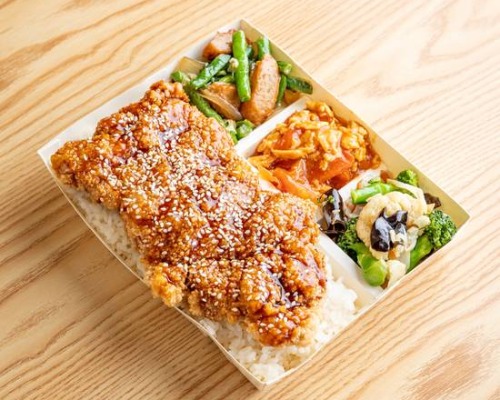 老街招牌雞排便當/ SIGNATURE FRIED CHICKEN BENTO