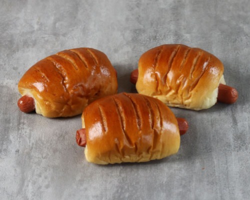 2. Pork Sausage Bun 香肠包