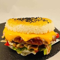 3.黑松露猪肉芝士米汉堡 Pork Rice Burger with Cheese and Black Truffle Sauce