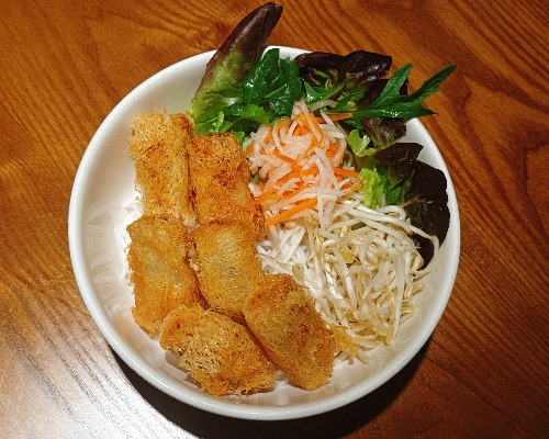 20.Vermicelli with Crispy Seafood Spring Rolls