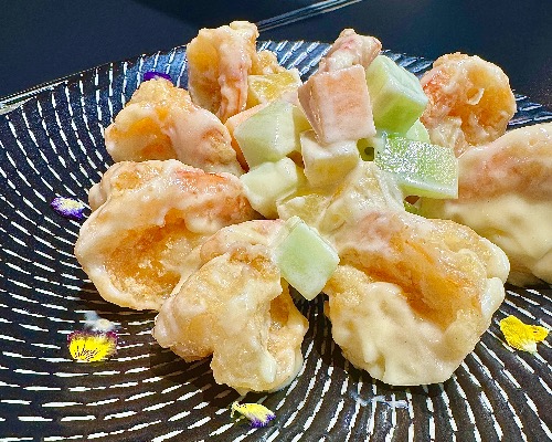 鲜果沙律大虾Fruit Salad and Deep Fried Prawn Cutlets in Mayo
