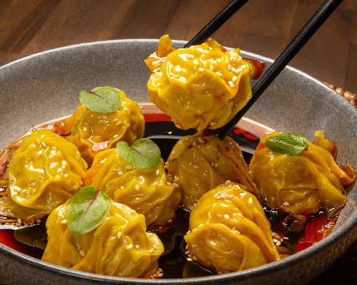 111. Prawn & Chicken Wontons served with Angie's Signature Spicy Sauce 鸡虾红油抄手 (8pcs)