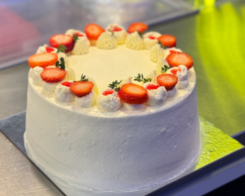 8’ Strawberry Cream Cake