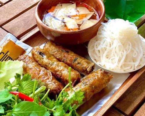 19.Vermicelli with Fried Spring Rolls