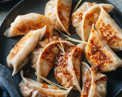 鸡虾锅贴^Pan Fried Chicken & Prawn Dumplings (10pcs)