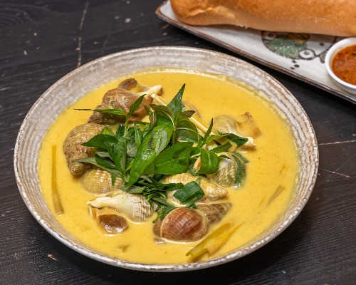 Ốc Biển New Zealand Xào Dừa — New Zealand Snails Cook with Coconut Cream