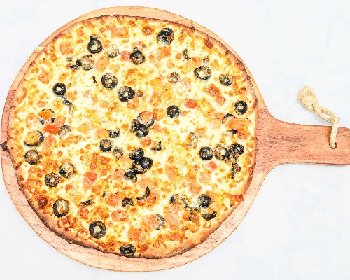 Cheese Tomato & Olives Manoosh